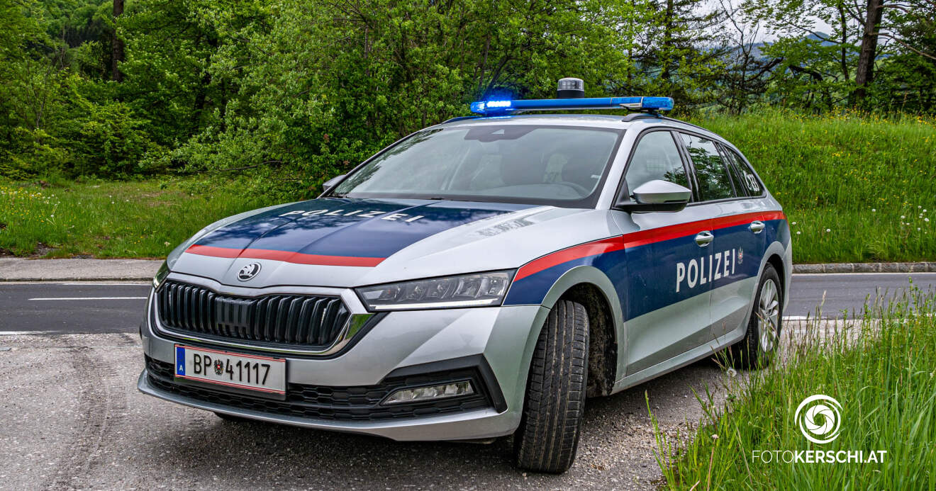 Titelbild: Mann mit spitzen Gegenstand beraubt 28-Jährigen in Steyr: Polizei sucht Zeugen