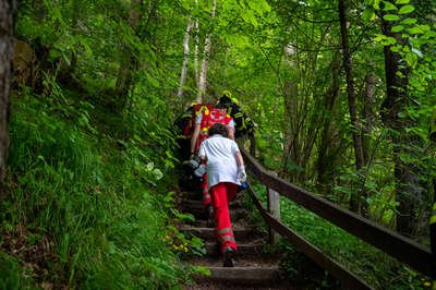 Personenrettung durch die Feuerwehr am Traunfall DSC-7294.jpg