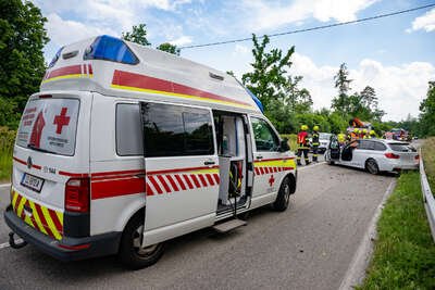 Verkehrsunfall glücklicherweise ohne eingeklemmte Personen FOKE-2023060915460784-053.jpg