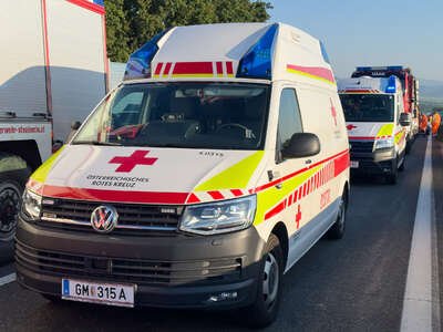 Verkehrsbehinderung auf der A1 nach Unfall mit LKW foke-69521.jpg