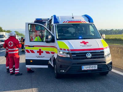 Verkehrsbehinderung auf der A1 nach Unfall mit LKW foke-69522.jpg