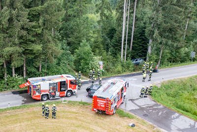 Kreutzungskollision auf der Passauer Straße in Moosham DJI-0110.jpg