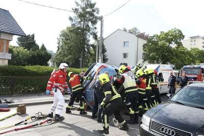 Verkehrsunfall in Steyr forderte 2 Verletzte fkstore-70626.jpg