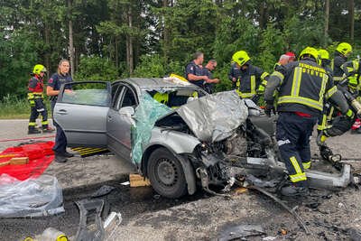 Drei Verletzte bei Verkehrsunfall in Steyr TEAM-19700101020070886-011.jpg