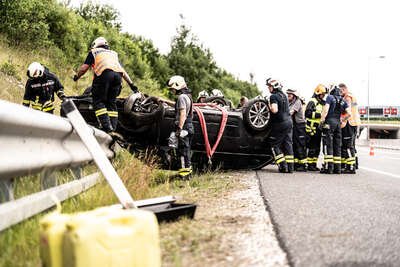 Zwei Verletzte bei Verkehrsunfall auf der S10 PANC-20230621000070898-014.jpg