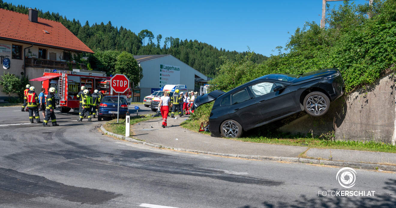 Schwerer Verkehrsunfall auf der B1 zwischen Frankenmarkt und Pöndorf