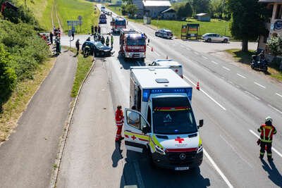 Schwerer Verkehrsunfall auf der B1 zwischen Frankenmarkt und Pöndorf DJI-0126.jpg