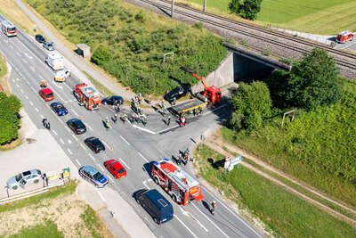 Schwerer Verkehrsunfall auf der B1 zwischen Frankenmarkt und Pöndorf DJI-0133.jpg