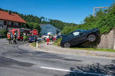 Schwerer Verkehrsunfall auf der B1 zwischen Frankenmarkt und Pöndorf DSC-7746.jpg