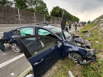 Mehrfacher Fahrzeugüberschlag auf der A1 im Bereich Mondsee IMG-7017.jpg