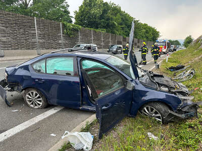 Mehrfacher Fahrzeugüberschlag auf der A1 im Bereich Mondsee IMG-7023.jpg