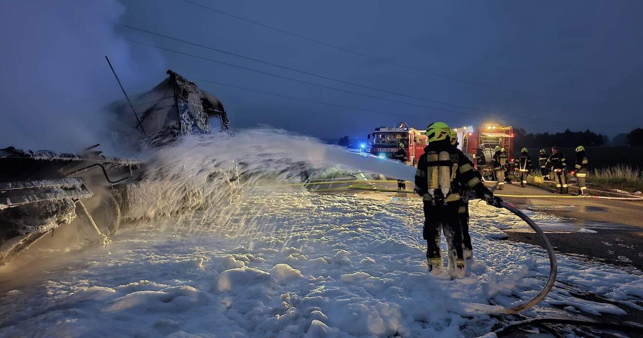 Feuerwehr Reichersberg im Einsatz: Brandalarm bei Firma Haidl löst Großeinsatz aus