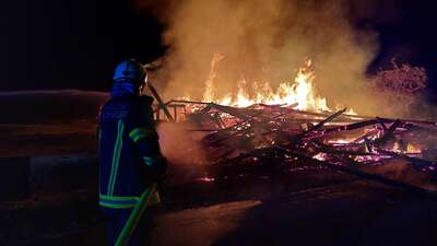 Feuerwehreinsatz in Andrichsfurt: Holzstadl niedergebrannt fkstore-72591.jpg